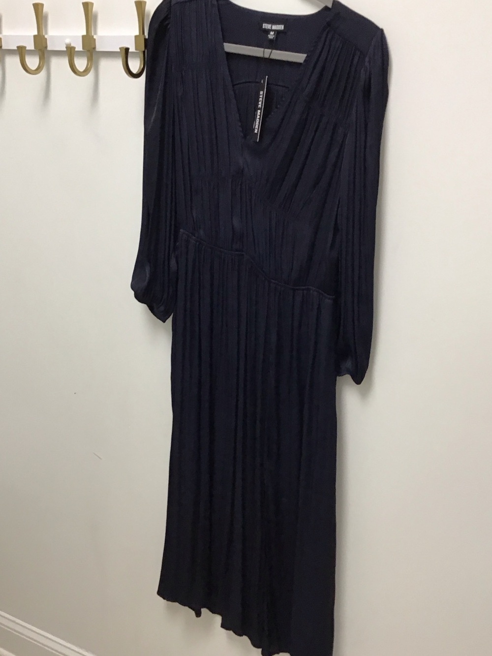Steve Madden Arlene Pleated Navy V-Neck Long Sleeve Midi Dress
